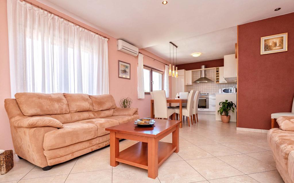Deluxe Jelsa Apartment